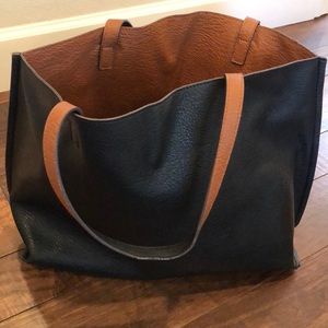 Reversible tote
